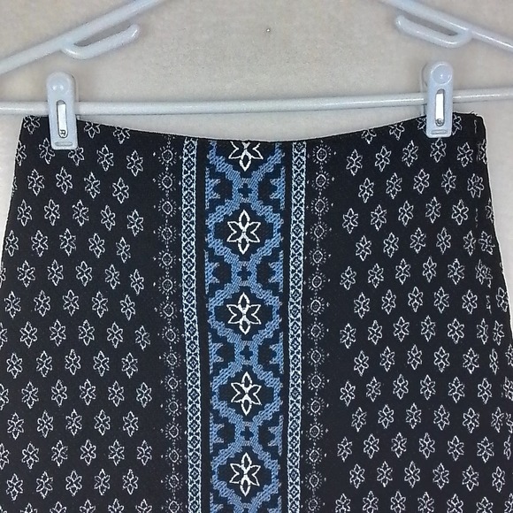 LOFT Cotton Knit Mini Skirt Size Petite 0 in Black, Blue, White Southwest Design - Picture 4 of 12